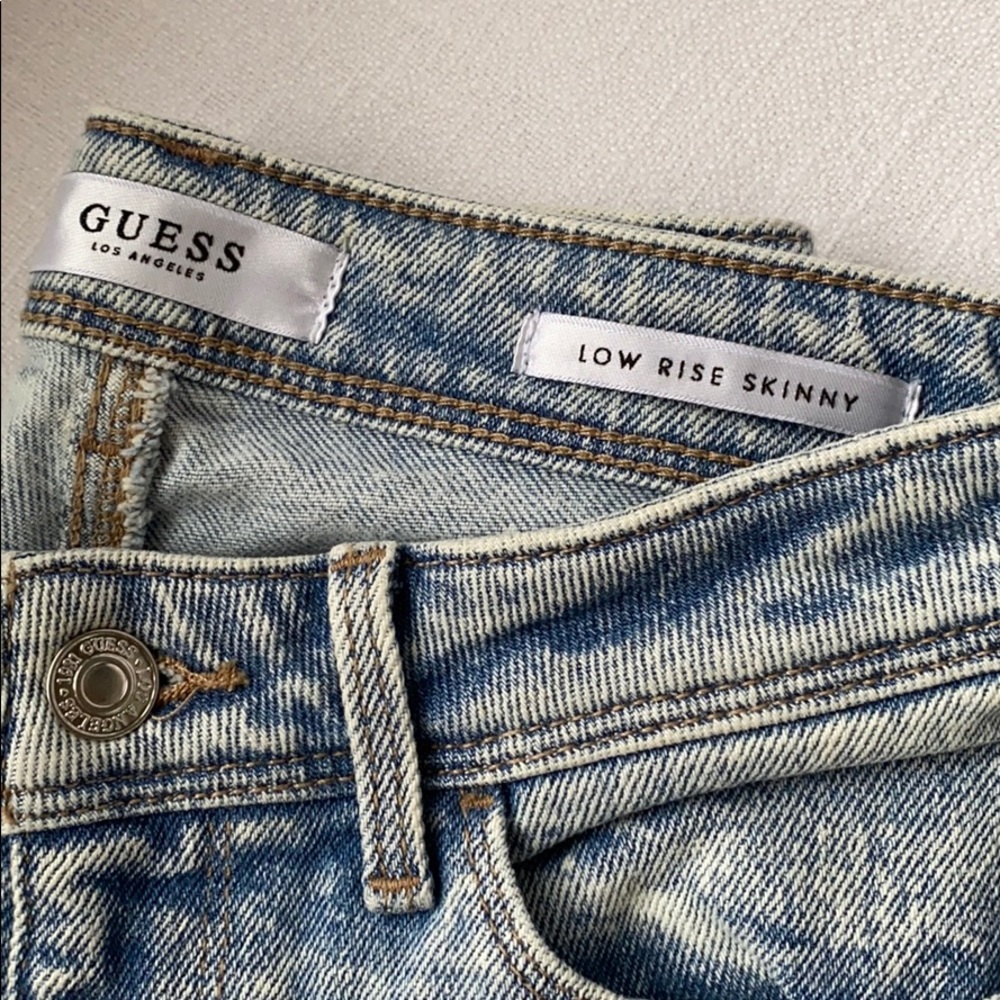 GUESS Low Rise Skinny Jean Size 25